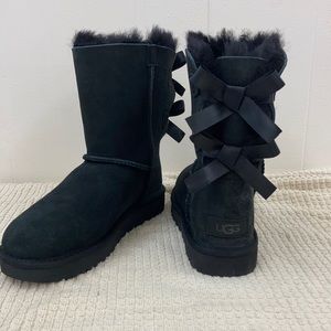NEW UGG Bailey Bow Boots. Size 6